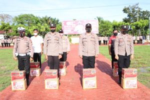 Polri Peduli, Kapolres Aceh Utara Serahkan Bansos Bagi Personilnya