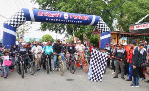 Seribuan Pesepeda Gowes Sehat HUT PBC Ke-8 Dan Hari Sumpah Pemuda Dilepas Pj Bupati Pidie