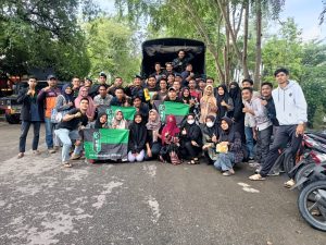 BRIMOB DAN HMI SALURKAN SEMBAKO KORBAN BANJIR DI SUNGAIYU