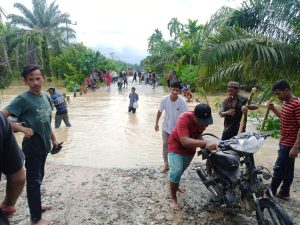 Jalan Peureulak – Lokop di Segmen 1 Terendam Banjir, Jalur Transportasi Terganggu