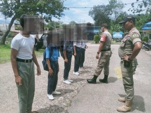 Satpol PP Madina Jaring Lima Pelajar Saat Operasi Sayang