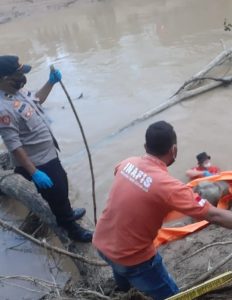 Sosok Mayat Laki-laki Ditemukan Mengapung di Krueng Langsa