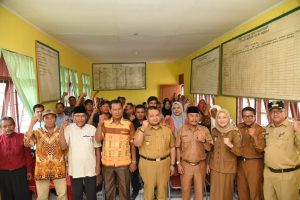 Bupati Tapsel Salurkan Pupuk Organik Cair Kepada 361 Kelompok Tani se-Tapsel