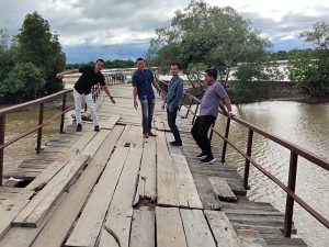 Jembatan Nyaris Roboh, Gampong Naleung Kecamatan Julok Terancam Terisolir