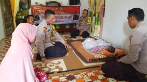 Jum’at Berkah, Polsek Banda Alam Berikan Bansos Kepada Warga Tidak Mampu