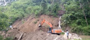 Ruas Jalan Lintas Ladia Galaska Pining-Lokop Longsor, Pengendara Diminta Waspada