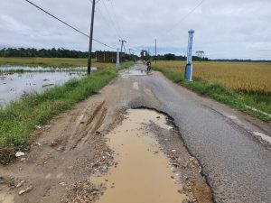 Jalan Tanjong Minje – Luengsa Rusak Parah, Warga Minta Perhatian Pemkab Atim