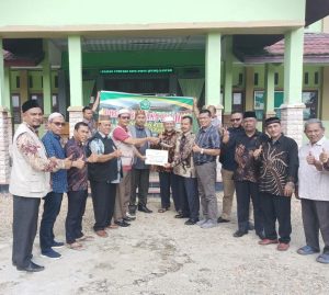 Galang Dana, Kemenag Aceh Utara Serahkan Bantuan Bagi Kemenag Atam
