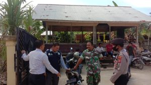 Kompak Patroli Gabungan TNI-Polri di IDI Tunong, Aceh Timur