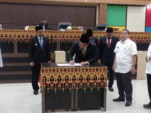 Raqan APBK Agara 2023 Sebesar Rp.1,2 Triliun Disyahkan DPRK