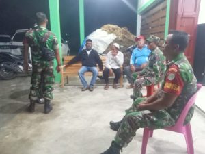 Ciptakan Rasa Nyaman Dan Kondusif, Babinsa Ramil 02/Lgs Laksanakan Patroli di Wilayah Binaan