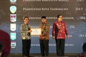 Pj. Wali Kota Langsa Terima Perhargaan Penggunaan Sistem MERIT