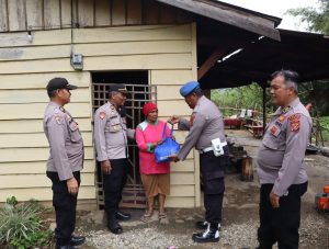 Polres Gayo Lues Bagikan Sembako Kepada Masyarakat
