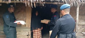 Bansos “Jum’at Barokah” dari Brimob Kompi 2 Batalyon B Pelopor Aramiah di Aceh Tamiang