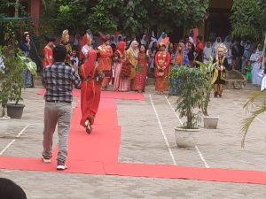 SMK Negeri Babussalam Agara Adakan Kegiatan di Luar Sekolah, Fashion Show Budaya Pakaian Adat Etnis Suku di Kutacane