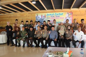 Jum’at Curhat, Kapolres Aceh Tengah Terima Aspirasi dan Bagikan Bantuan Sosial Kepada Masyarakat di Kec. Lut Tawar