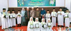 Dua Belas Murid TPQ Qiro’aty Diwisuda