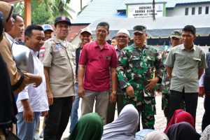 Peduli Korban Banjir Ganda Pura Dandim 0111/Bireuen dan Pemda Berikan Bantuan Sembako