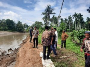 Respon Cepat Muspika Syamtalira Aron, Tinjau Tanggul Krueng Pase Jebol