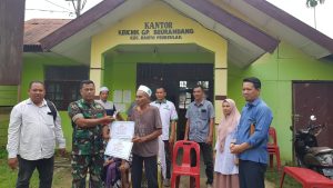 Geuchik Beurandang Muhammad Ali Bagikan BLT Miskin Ekstrim 2023