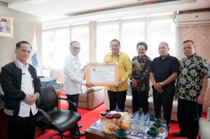 Wali Kota Padang Sidempuan Irsan E. Nst Terima Penghargaan Dari Kemendagri