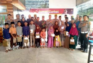 Ini Sosok Kapolres Peduli Anak Yatim dan Warga Miskin Gelar Jum’at Curhat