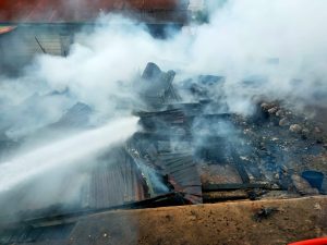 Diduga Arus Pendek Listrik, Enam Unit Rumah Dilalap Si Jago Merah