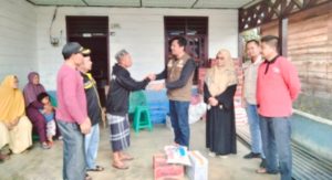 BPBD Gayo Lues Serahkan Bantuan Kepada Korban Kebakaran Desa Bener Baru