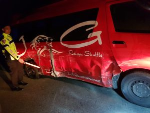 Laka Lantas Hi-ace dengan Avanza di Pidie, Penumpang Baik-baik Saja