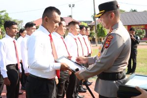 Prestasi Dalam Bertugas, 19 Personel Polres Aceh Utara Diberikan Penghargaan