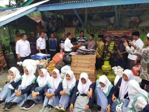 Cabang Dinas Pendidikan Gayo Lues Salurkan Bantuan Kemanusiaan Korban Kebakaran Pining