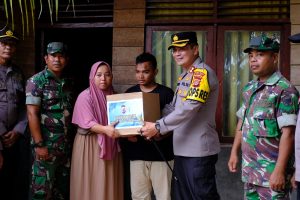 Kunjungi Warga Berkebutuhan Khusus, Kapolres Aceh Utara Serahkan Bantuan Kapolda Aceh