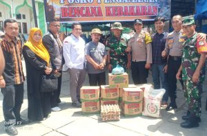 Camat Blangpegayon Didampingi Muspika Salurkan Bantuan Kebakaran