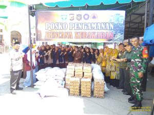 Osis SMAN 1 Blangkejeren Serahkan Bantuan Kemanusiaan kepada Korban Kebakaran