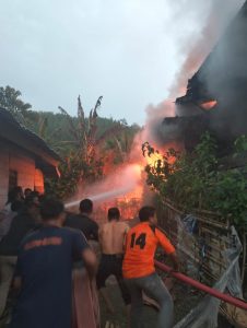 Kampung Tungel Baru Dilalap Si Jago Merah, 9 Rumah Hangus Terbakar