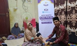 RQV Cabang Pidie Salurkan Bantuan Kaki Palsu Dari Donatur Untuk M. Khadafi dan Nasriah