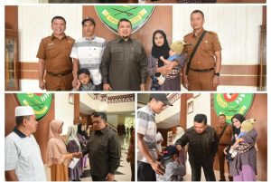 Bupati Tapsel Serahkan Bantuan Ke Penyandang Masalah Kesejahteraan Sosial