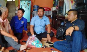 Pengurus PWI Aceh Barat Membesuk Anggota Tertimpa Musibah