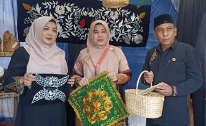 Pj Ketua DEKRANASDA Aceh Barat Hadiri Pameran kerajinan Tangan Produk Unggulan IKM/UMKM