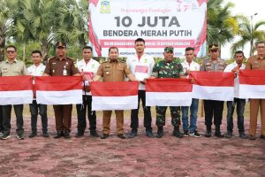 Pj Bupati Aceh Besar Intruksikan Masyarakat Kibarkan Bendera Merah Putih