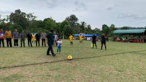 Muhammad Iswanto Lakukan Tendangan Perdana Buka Turnamen Sepak Bola HUT ke-10 Lambada FC