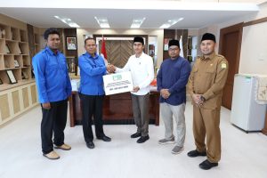 Karyawan Perumda Tirta Mountala Berikan Zakat Rp 381 Juta Melalui Baitul Mal Aceh Besar