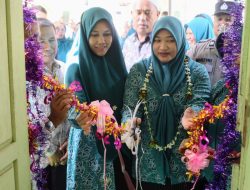Gunting Pita, Pj Ketua TP-PKK Aceh Besar Launching RGG di Kuta Baro