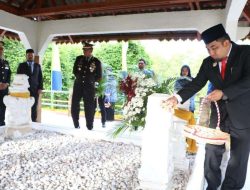 Peringati Hari Pahlawan Pj Bupati Aceh Besar Muhammad Iswanto, S.STP MM Ziarahi Makam Pahlawan Nasional Laksamana Keumalahayati