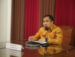 Pj Bupati Aceh Besar Ajak Murid Pungut Sampah dan Unggah di Medsos
