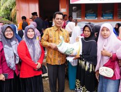 Warga Kuta Cot Glie Terima Beras Cadangan Pangan Pemerintah