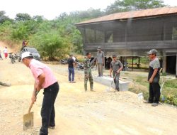 Anggota Satgas TMMD Reguler Ke-119 Laksanakan Gotong Royong Bersama Warga Kaloy