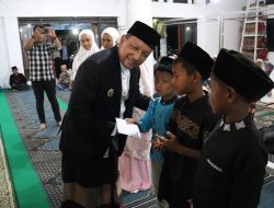 Gelar Safari Ramadhan di Kecamatan Bies, Pj. Bupati Santuni Anak Yatim