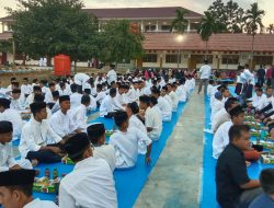 Wakili Pj Bupati, Kadisdik Dayah Aceh Besar Buka Puasa Bersama Ratusan Anak Yatim