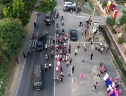 Bersama Bhayangkari, Polres Aceh Utara Bagi-Bagi Takjil Jelang Berbuka Puasa